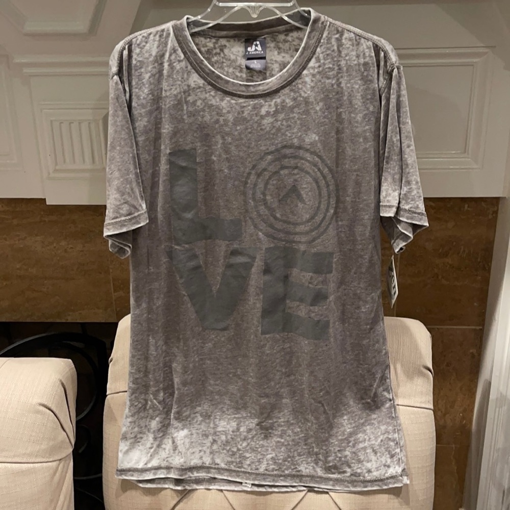 W: NWT Men’s J America Love T-Shirt